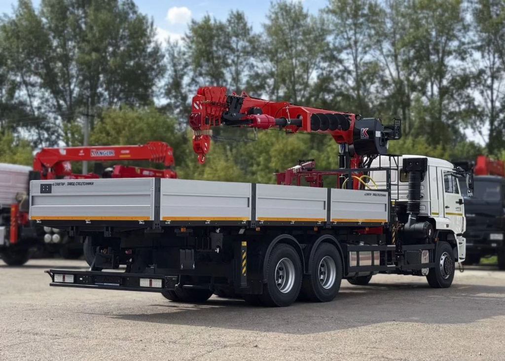 Бортовой грузовик КАМАЗ 65117 с КМУ Kanglim KS2056, 2025 ЗАВГАР