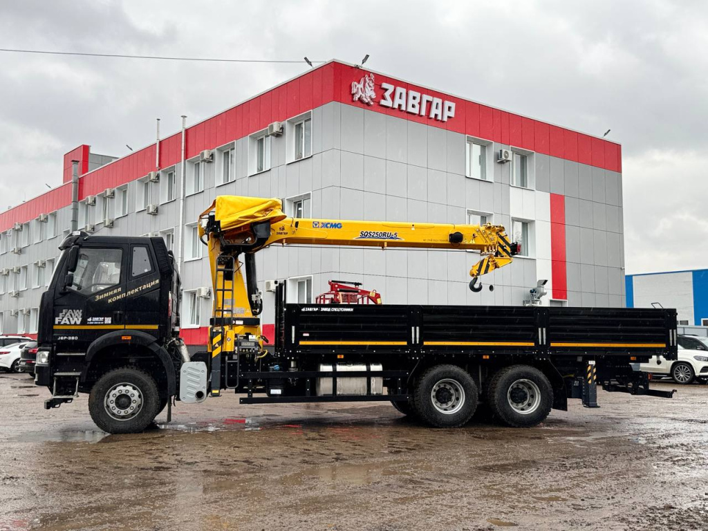 Бортовой FAW CA3310 с КМУ XCMG SQS 250-5, 2025 ЗАВГАР