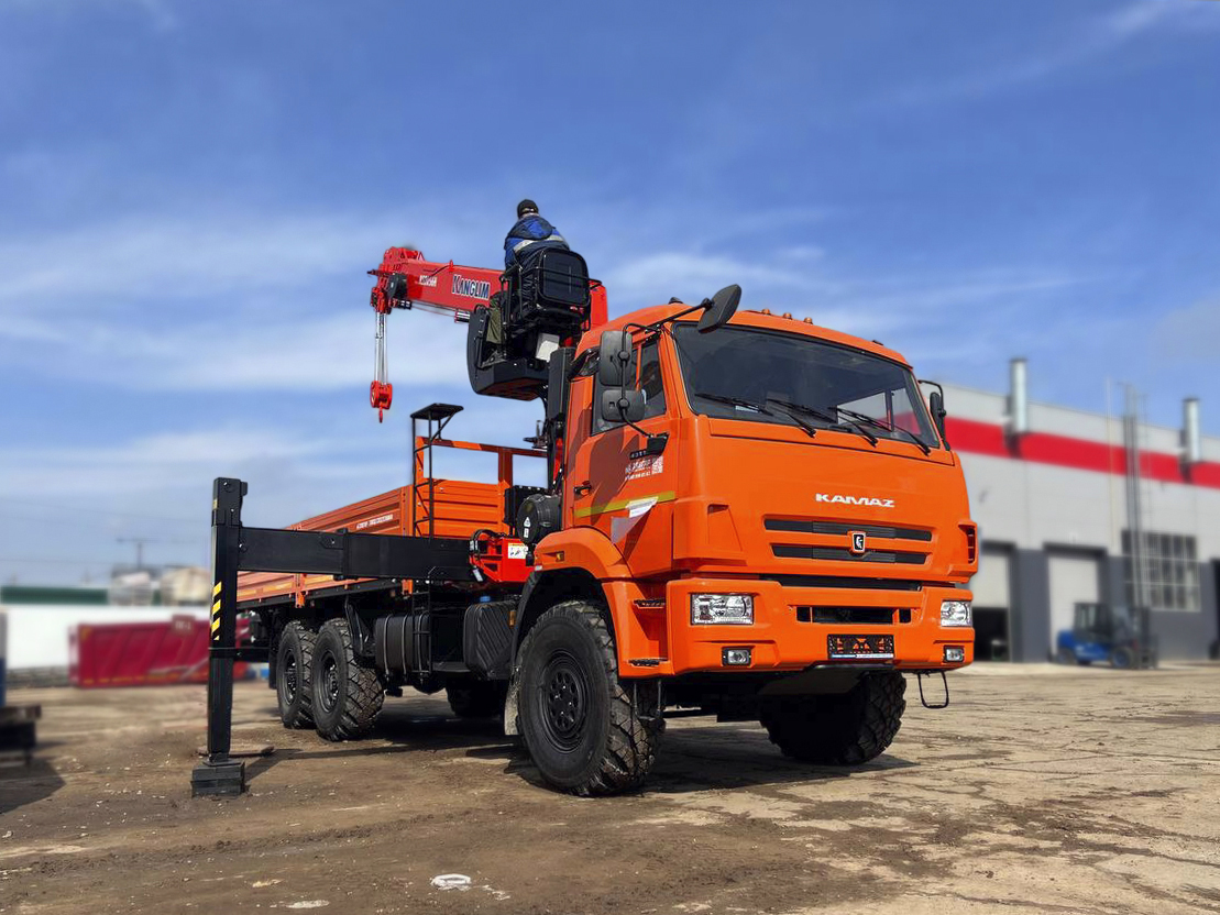 Бортовой автомобиль КАМАЗ 43118 с КМУ KANGLIM KS2056H  (дв. Cummins,  без спал.места)